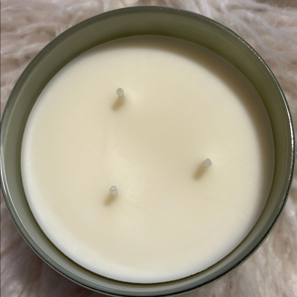 White Barn Moonlit Goddess Candle - Soft Green - Picture 4 of 7